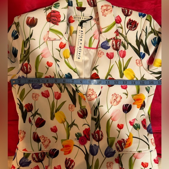 NWT $550 ALICE + OLIVIA Macy Floral Crepe Fitted Blazer, Color KISS MY TULIPS, - Picture 13 of 17